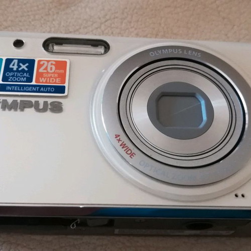 Φωτογραφική μηχανή Olympus fe μεταχειρισμένη με 2 μπαταρίες και κάρτα μνήμης 4GB