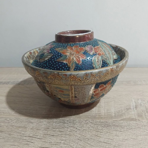 Japanese bowl with lid used, Satsuma style decoration