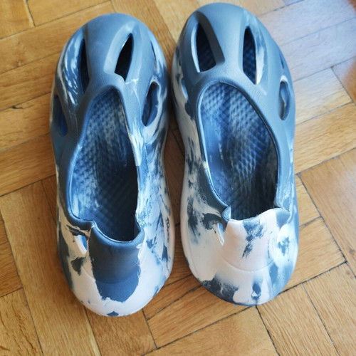 Foam Slip-On Shoes like new, size 46, marble gray and white