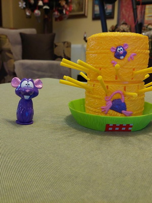 Mouse Hide and Seek board game like new