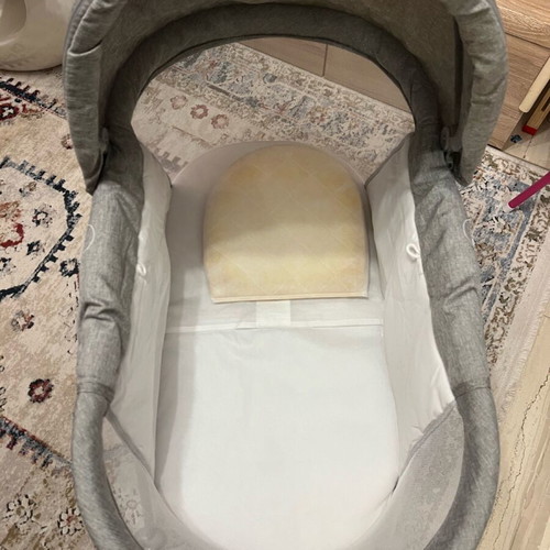 3-in-1 Baby Cot like new with reflux pillow