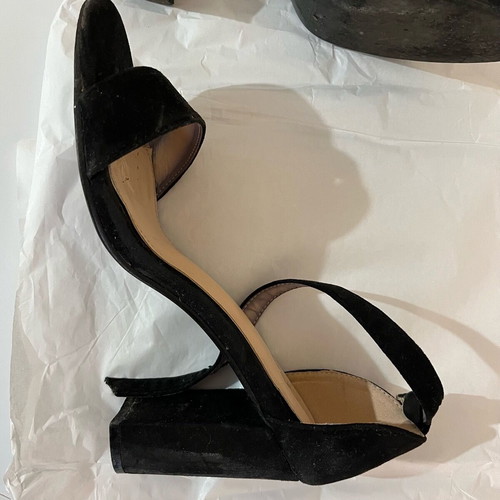 GoGo suede black sandal with thick heel like new