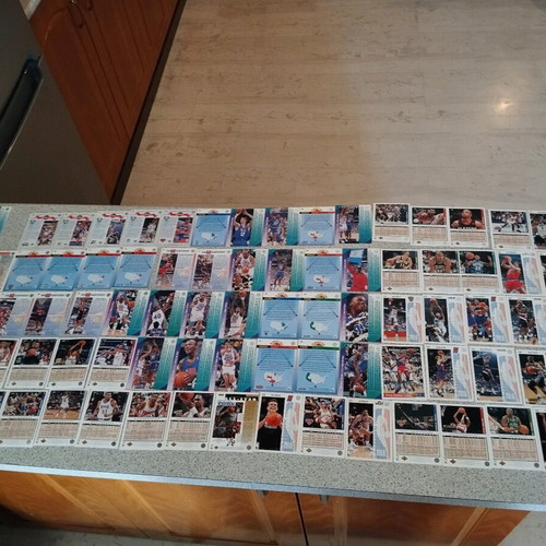 NBA cards 90s like new, pack of 220 with basketball magazines