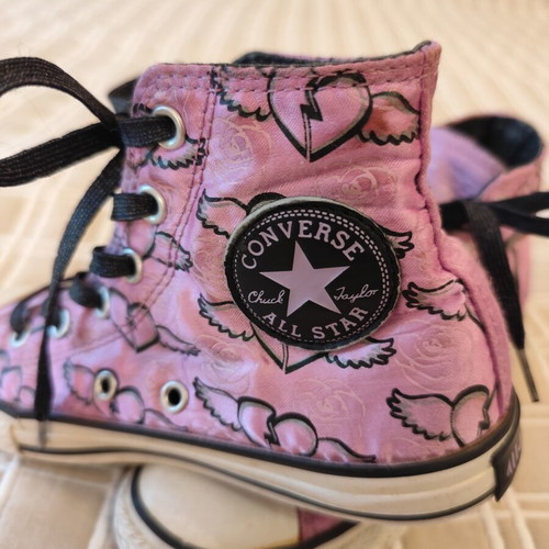 Converse Chuck Taylor High Tops kids used, purple angel hearts, size 33