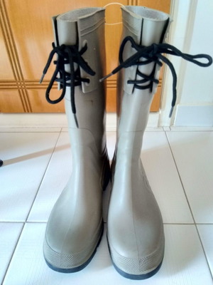 Beige galotses new, size 38