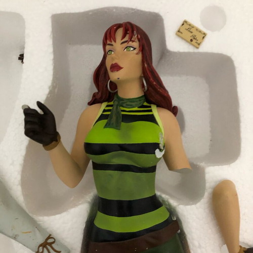 Mary Jane Loves Of Peter Parker statue used, broken, Diamond Select 12-14”