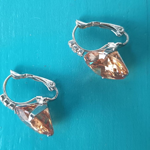 Earrings with oval champagne crystal, like new
