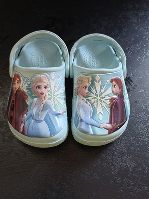 Crocs Frozen C8 like new, turquoise girls' shoes