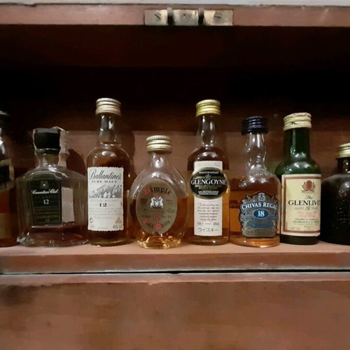Whisky miniatures collection like new, rare aged 10 to 18 years, set of 10