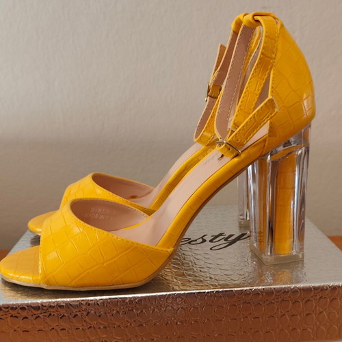 Besty yellow sandals new, size 39, 10 cm heel