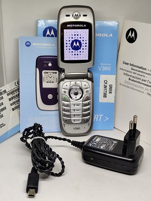 Motorola V360 Retro Flip Phone like new with Greek menu and accessories