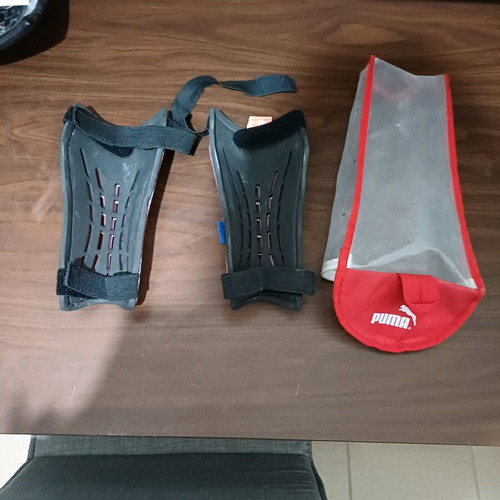 Puma retro shin guards with case like new