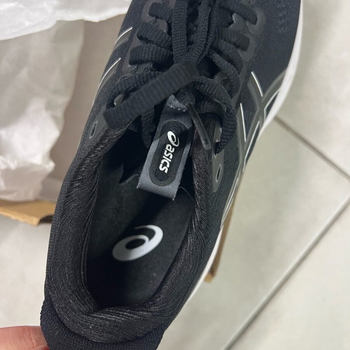 Asics Gel Kayano 32 athletic shoes like new, size 38, black and white