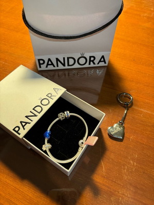 Pandora сребърна гривна с предпазна верижка и два чарма като нова