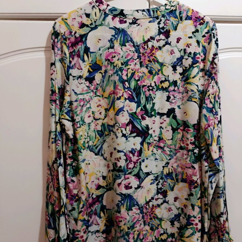 Women's printed shirt like new, size M