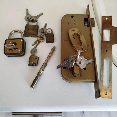 Various locks like new with keys, all together
