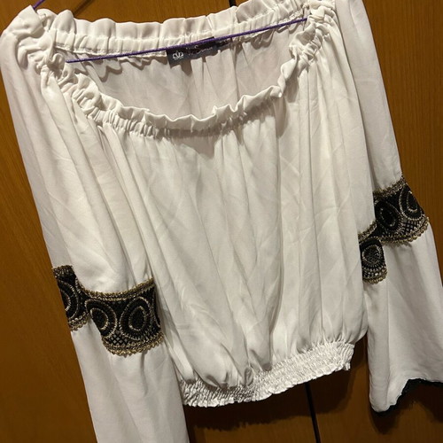 Blouse like new, size S, black and white