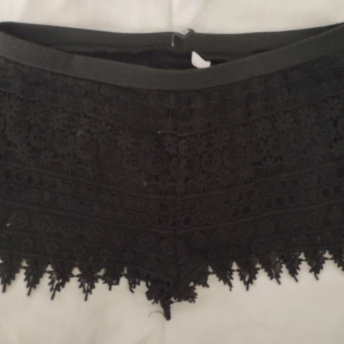 Lace shorts with lining black Divided S like new