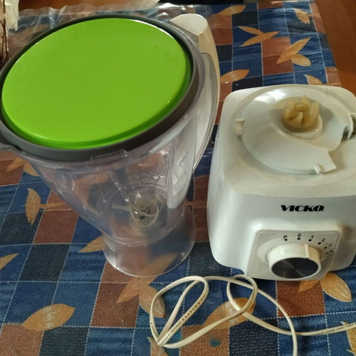 Vicko blender used with patented lid, powerful motor