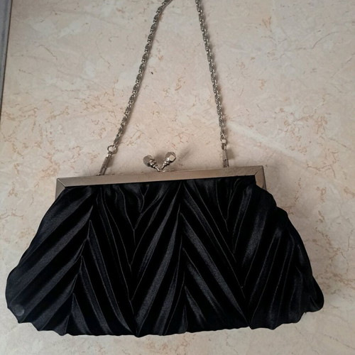 Black handbag like new