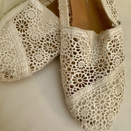 Дамски обувки Toms номер 41 употребявани, бели балерини