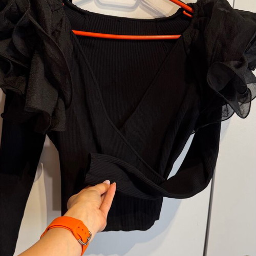 Blouse size M black like new