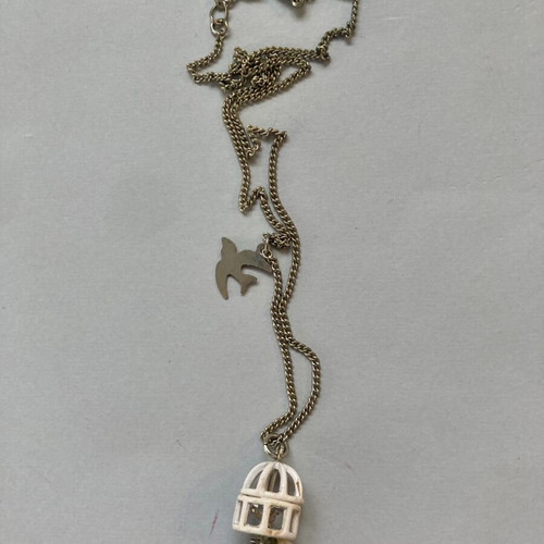 Pendant necklace cage used with bird and pearl Accessorize