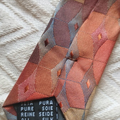 Gianni Versace tie like new, 100% silk, geometric diamond pattern