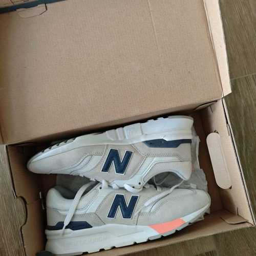 New Balance athletic shoes new in box, size 37.5, white and blue