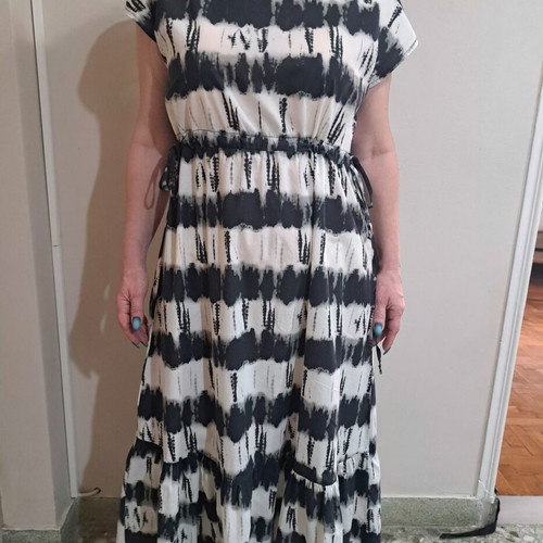 Urban dress with abstract black and white print like new