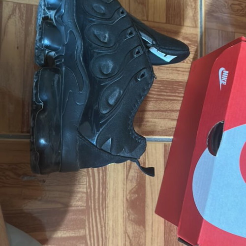 Nike Vapor Max Plus sneakers used, size 41, black, with box and laces