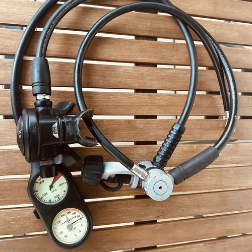 Aqua Lung Barometer and Depth Gauge with Beuchat VX10 Evolution Regulator