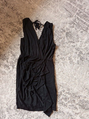Lynne dress new, size 38, black