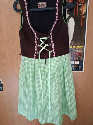 Φόρεμα Oktoberfest vintage σαν καινούργιο με πανέμορφες λεπτομέρειες μέγεθος M