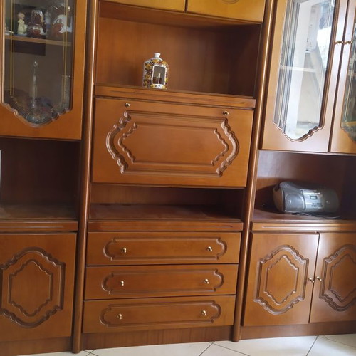 Living room unit used with 3 columns and storage space