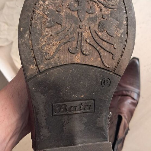 Bata leather boots size 42 like new, brown, zipper inside