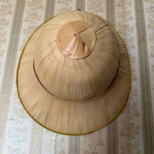Vintage hat like new, traditional Asian straw beige