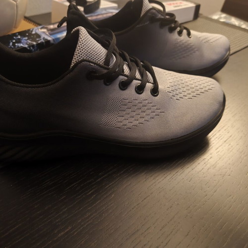 Athletic shoes size 43, grey
