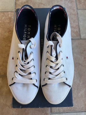 Αθλητικά παπούτσια Tommy Hilfiger μεταχειρισμένα, άσπρα, μέγεθος 39