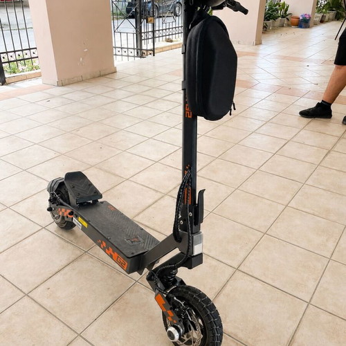 Kukirin G2 electric scooter used with extra protective features