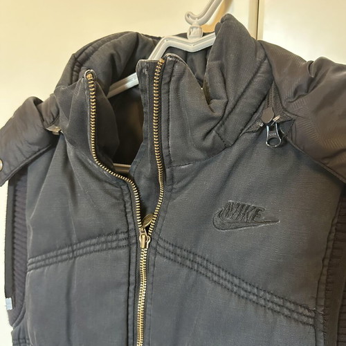 Nike sleeveless women's jacket like new, black, size L