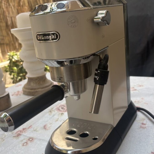 De’Longhi Dedica Style EC685.W Espresso Coffee Maker like new, 15 bar, 1300W, white