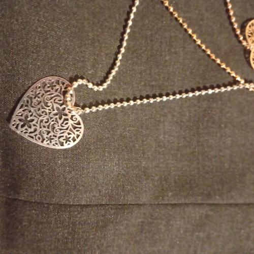 Necklace with hearts in three gold colors like new