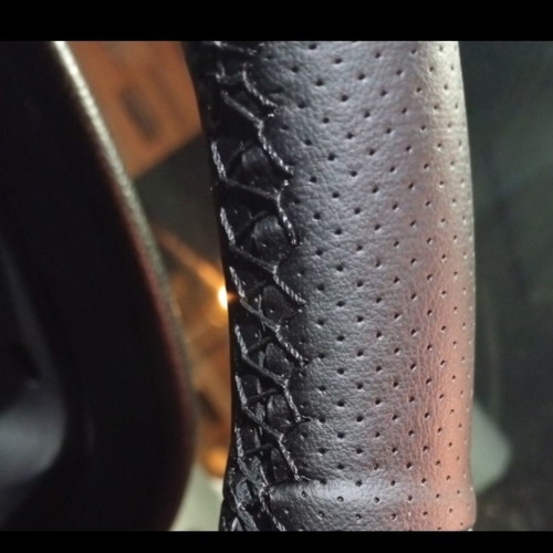 Hand-stitched steering wheel cover with installation