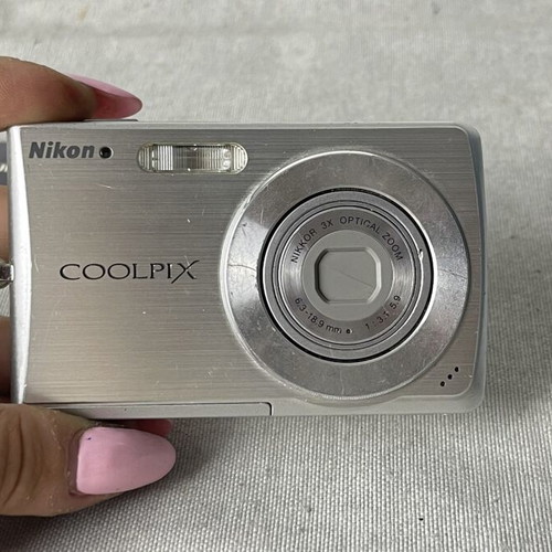 Nikon Coolpix S200 7.1MP digital compact camera used, needs battery and charger