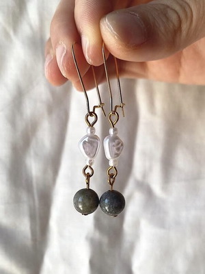 Handmade earrings with Indian agate and pearl