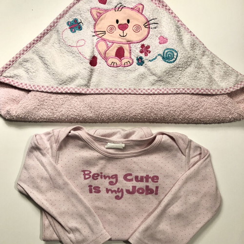 Baby bath towel with hood and cat embroidery like new, 0-6+ months