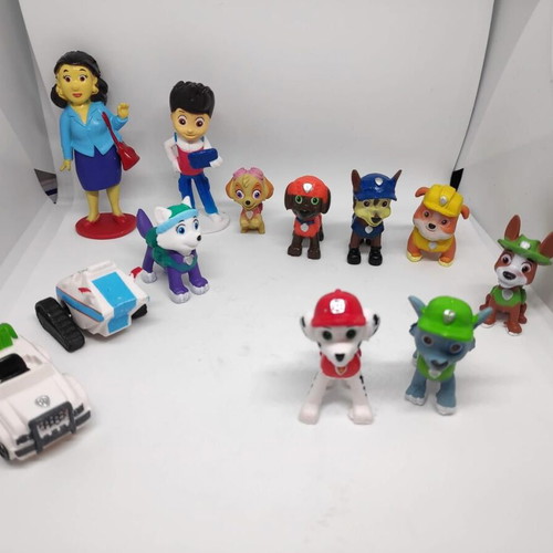 Paw Patrol collectible set of 12 figures like new