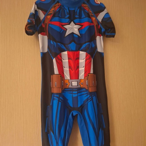 Captain America swimsuit for 6-7 years new, size 122 cm