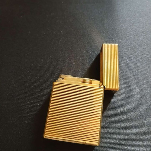 S.T. Dupont Ligne 2 lighter used, yellow gold finish